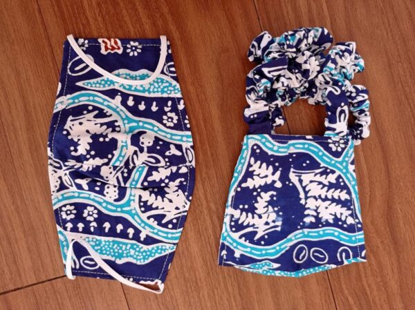 Masker Kain Batik Biru Putih